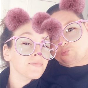 Meet your Posher, Cassandra